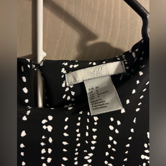 Puffy long sleeve H&M dress. - Picture 2 of 2